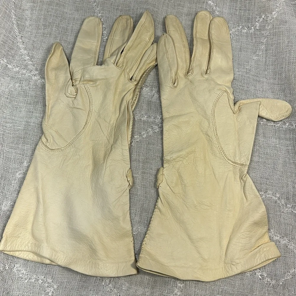Aris of Paris made in France Vintage super soft buttery leather gloves